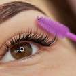 Extensão de cílios pode prejudicar os olhos? Especialistas explicam os riscos