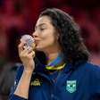 Carolana, medalhista olímpica de vôlei, revela diagnóstico de câncer: 'Momentos super desafiadores'