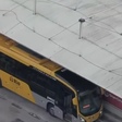 Passageiro morre após ser baleado dentro de ônibus do BRT no Rio