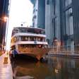 Ao inundar cidades inteiras para represar seu maior rio, a China literalmente obrigou seus navios a subir de elevador