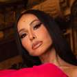 Com barrigão enorme de fora, Sabrina Sato causa em Paris com vestido transparente