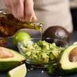 Receita superproteica com abacate para resolver o jantar sem precisar ligar o fogão