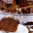 Bolo de café com leite: receita fácil com cobertura de chocolate
