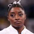 'Coçava tanto e usava um pente que sangrava': aos 29 anos, Simone Biles revela diagnóstico de doença crônica no couro cabeludo; médica alerta sobre relação com estresse