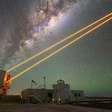 Por que astrônomos fabricam estrelas falsas com lasers gigantes?