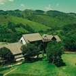 2 milhões de m² na Serra da Mantiqueira, suíte com jardim privativo de até 900m², diária acima de R$ 8 mil, restaurante com vista 180º para montanhas e mais: como é o hotel de luxo abrigou almoço organizado por Daniel Vorcaro a Alexandre de Moraes, cercado de verde e verdadeiro refúgio