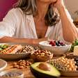 Alimentação na menopausa: o que ganha importância no prato