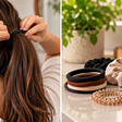 Especialistas em cabelo concordam: prender os fios sempre no mesmo ponto concentra tração e pode aumentar quebra exatamente onde o elástico costuma ficar