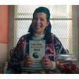 Desempregada, atriz que estrelou a 6ª série mais assistida da Netflix, com 119,3 milhões de visualizações, vai perder seu plano de saúde