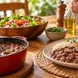 Rica em vitamina E, esta semente é um lanche energético que também pode beneficiar a saúde da pele