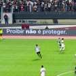 Placas de publicidade no jogo em São Paulo x Santos exibem protesto contra proibição das bets
