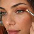Qual sombra combina com seus olhos? Aprenda a escolher a cor que mais valoriza o olhar