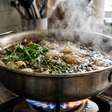 Reaproveitar como molho a marinada que ficou em contato com carne crua parece evitar desperdício, mas no Reino Unido ela só deve voltar ao prato depois de ser fervida adequadamente