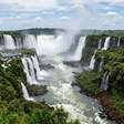 Cataratas que se estendem por cerca de 2,7 quilômetros em meio à Mata Atlântica: o parque paranaense de 185.262 hectares reconhecido como Patrimônio Natural da Humanidade desde 1986