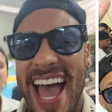 Neymar deixa para ir votar quase no fim do prazo: 'Vim no melhor horário'