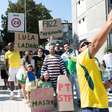Fantasia de presidiário, caixão e placas: apoiadores de Flávio protestam contra Lula em Portugal