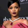 Acusada de atrasar desfile em Paris, Rihanna reage à influenciadora