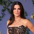 Esqueça a salada básica de alface com tomate: aos 62 anos, Sandra Bullock conta o segredo de sua alimentação saudável; uma salada proteica que é deliciosa e substitui uma refeição completa