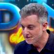 Finge que assiste? Luciano Huck arrisca palpite sobre assassino de 'Quem Ama Cuida' e comete gafe ao vivo