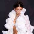 Zendaya reinventa look com mesma jaqueta no desfile da Louis Vuitton