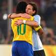 Ronaldinho Gaúcho homenageia Messi em adeus à Argentina