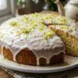 Bolo de iogurte com casquinha de limão: saudável, fofinho e irresistível