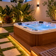 Piscina grande perde espaço em quintais pequenos: modelos compactos de hidromassagem ocupam menos área e exigem outro planejamento de base