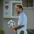 Messi faz último treino pela Argentina antes de despedida