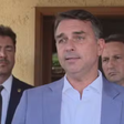 Flávio Bolsonaro diz que irá participar de debates contra Lula no 2º turno: 'Já queria ter participado'
