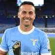 Ídolo do Barcelona e campeão do mundo, atacante se aposenta aos 39 anos