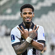 Vinicius Mello completa dois anos de Al-Jazira e exalta elenco com Talisca e Malcom