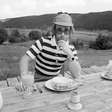 Elton John celebra 50 anos de 'Rock of the Westies' com reedição