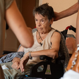 Morre aos 87 anos idosa que foi despejada de casa e provocou onda de protestos na Espanha
