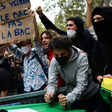 A fúria de estudantes que ocupam as ruas da França em protesto: 'Ficamos sem professores por semanas'