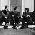 The Neighbourhood, headliner do Lollapalooza 2027, demitiu baterista por assédio e depois readmitiu