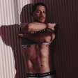 UAU! José Loreto sobe a temperatura com fotos sensuais nas redes
