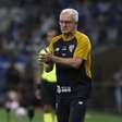 Dorival reconhece momento difícil e confirma retorno de Lucas