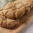 Cookies sem glúten com gotas de chocolate super crocantes por fora e macios por dentro