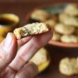 A sobremesa deliciosa, rica em proteínas e com baixo teor de carboidratos que você pode preparar com apenas quatro ingredientes e em menos de 10 minutos