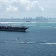 Após quase um ano em missão, porta-aviões USS Abraham Lincoln retorna aos EUA