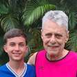 "Seu Chico": mãe viraliza ao contar que filho joga bola com Chico Buarque