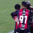 Erick e Matheuzinho comandam goleada do Vitória sobre a Chapecoense