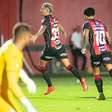 Vitória goleia a Chapecoense no Barradão e se afasta do Z-4