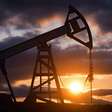 Alta do petróleo reacende temor de inflação e pressiona mercados globais