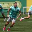 Paulinho avança em treino do Palmeiras, enquanto Gómez fará exames
