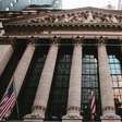 Wall Street descobriu que implementar IA não significa demitir funcionários, mas contratar os funcionários certos
