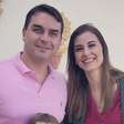 Discreta e mãe de duas meninas: saiba quem é a esposa de Flávio Bolsonaro