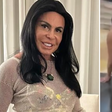 Gretchen cumpre promessa de joelhos após recuperação de doença