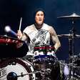 Travis Barker revela motivo para recente hospitalização