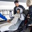 Recordista europeia de permanência no espaço, astronauta francesa faz aparição pública após volta à Terra